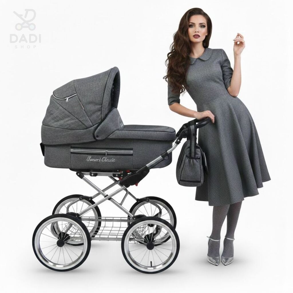 Treść wiadomości Gemini Klasyczny grafitowy wózek dziecięcy Fanari na dużych kołach z kobietą w szarej sukience na białym tle.