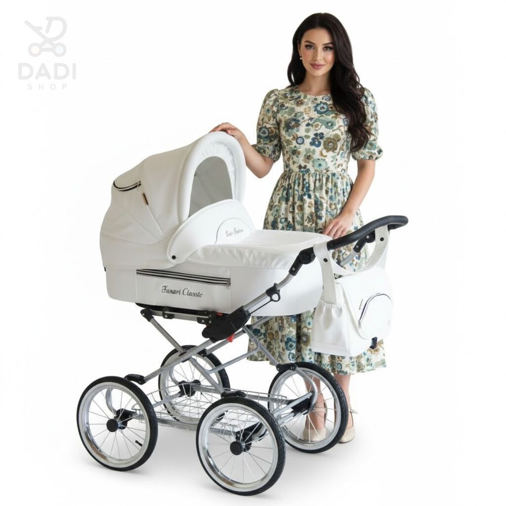 Kobieta w kwiecistej sukience stoi obok białego wózka dziecięcego w stylu retro Fanari Classic.