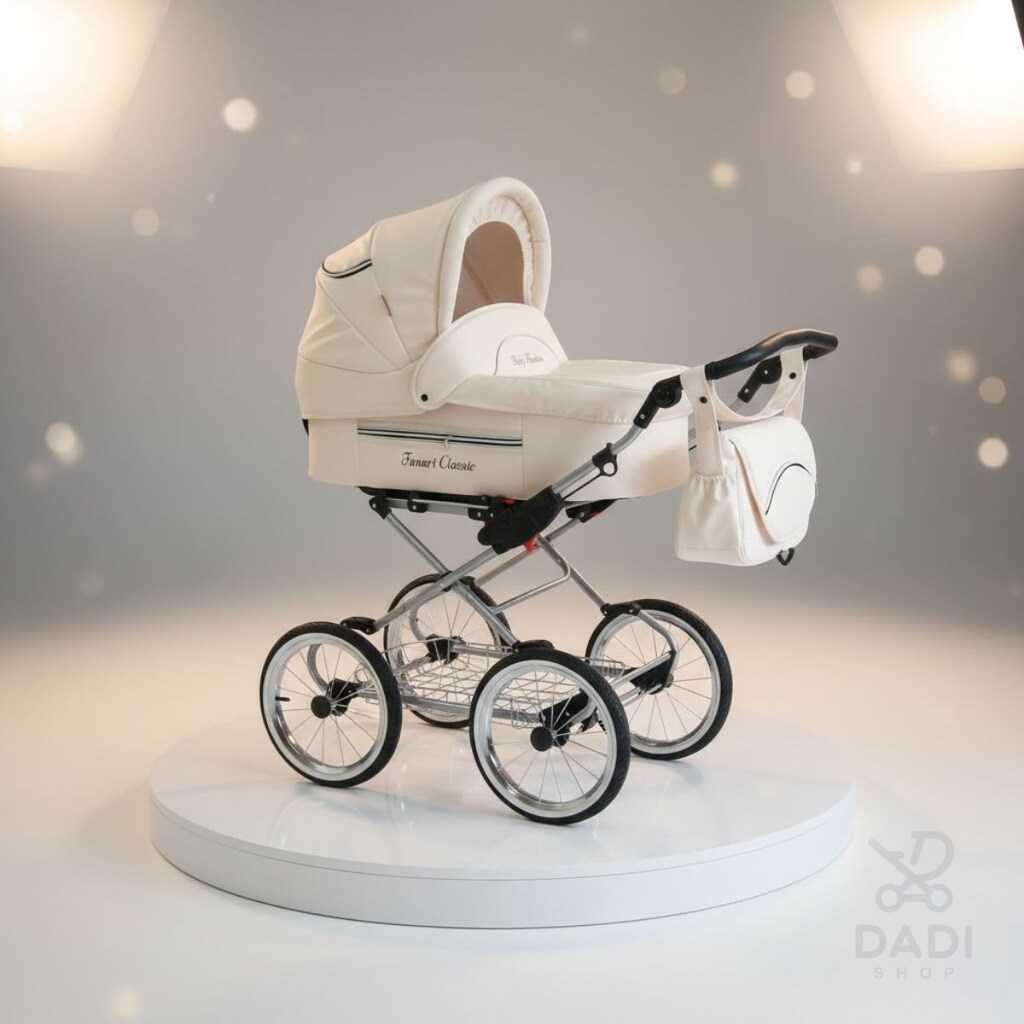 Kremowy wózek dziecięcy Fanari Classic w stylu retro na białym podeście w studio fotograficznym.