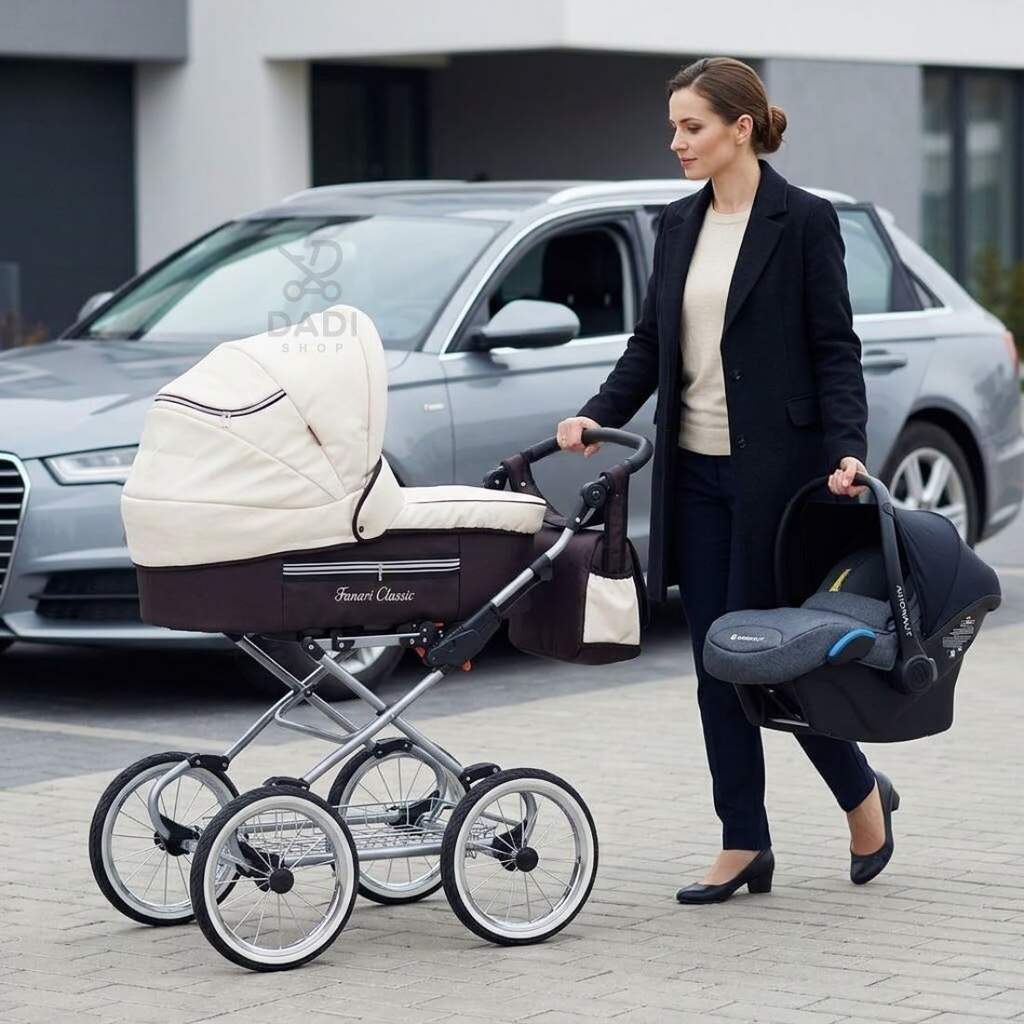 Kobieta prowadzi wózek retro Fanari Classic i niesie fotelik samochodowy na tle srebrnego auta.