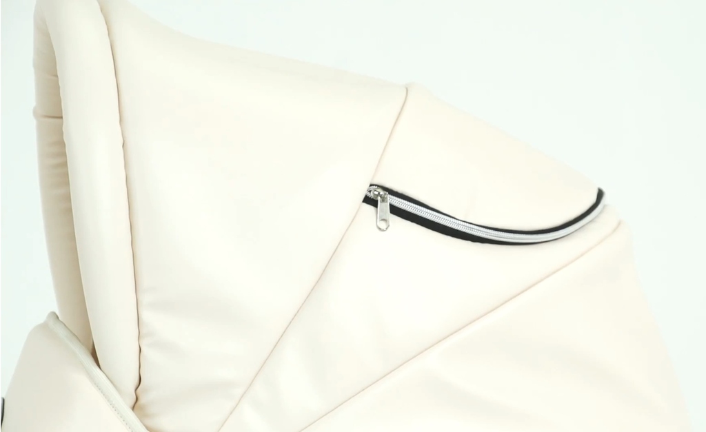 Wnętrze budki wózka retro Fanari Classic z okienkiem wentylacyjnym – klasyczny model vintage.