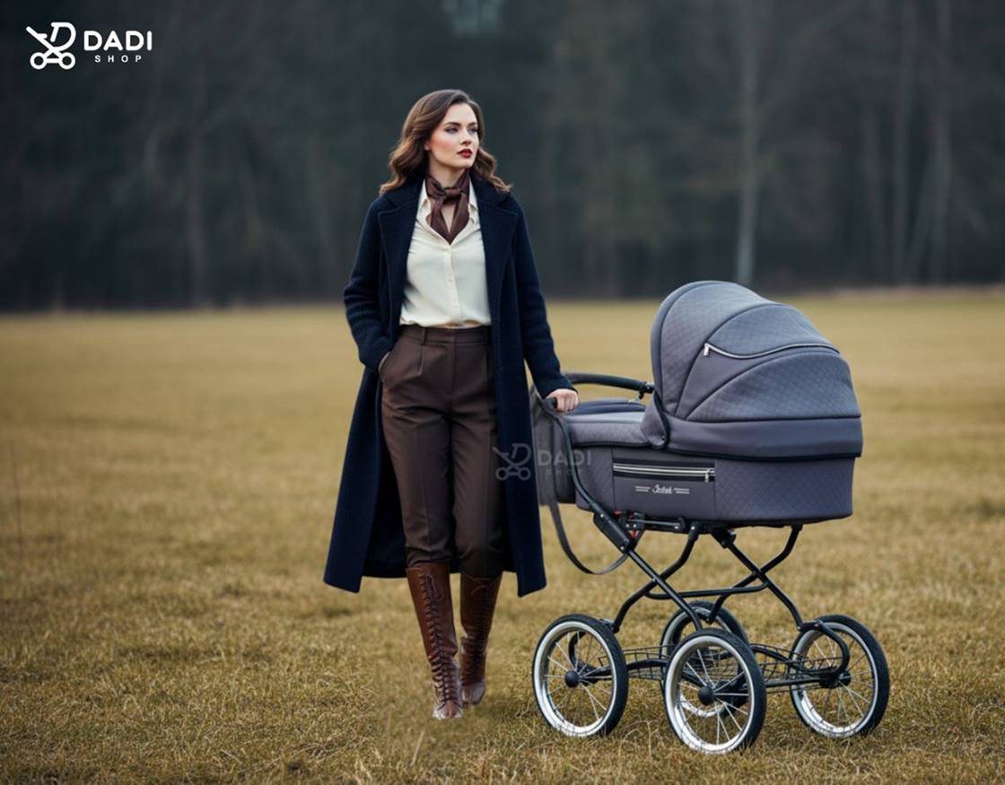 Wózek klasyczny retro Isabell Baby Fashion – kobieta spaceruje z wózkiem po łące, w tle las, styl vintage.