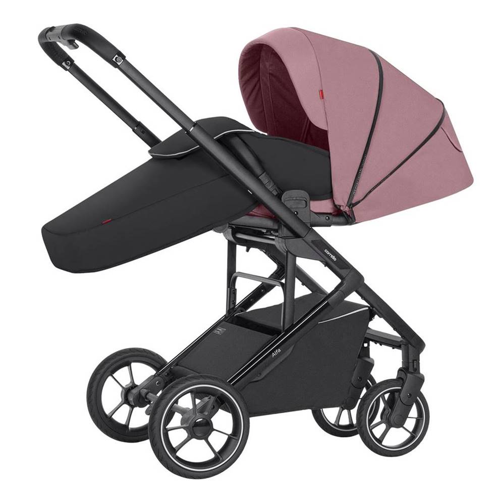 Pokrowiec na nóżki do wózka spacerowego Carrello Alfa 2024 Pink, idealny na chłodniejsze dni.