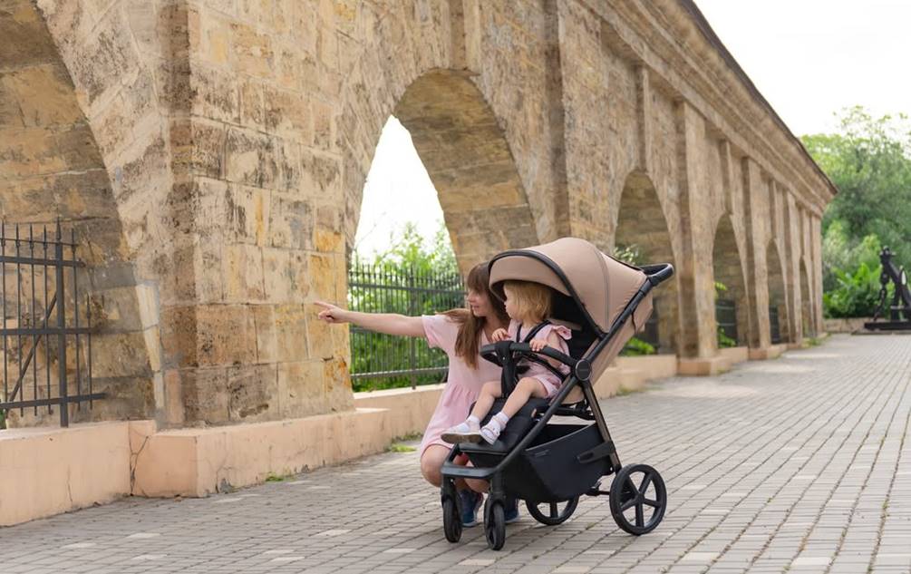 Wózek Carrello Bravo Plus 2024 – stylowa i funkcjonalna spacerówka, która zapewnia komfort dziecku i wygodę rodzicowi na każdym kroku.