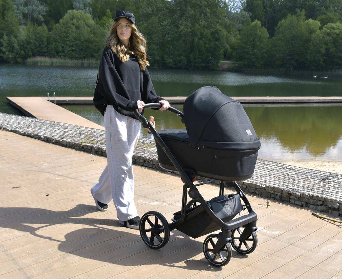 Wózek 4w1 Coletto Flow w kolorze czarnym – spacer z wózkiem, dostępny w sklepie online Dadi-Shop.