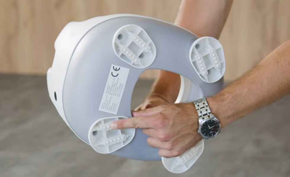 Szerokie antypoślizgowe nóżki nocnika NUKI Cloud marki Colibro