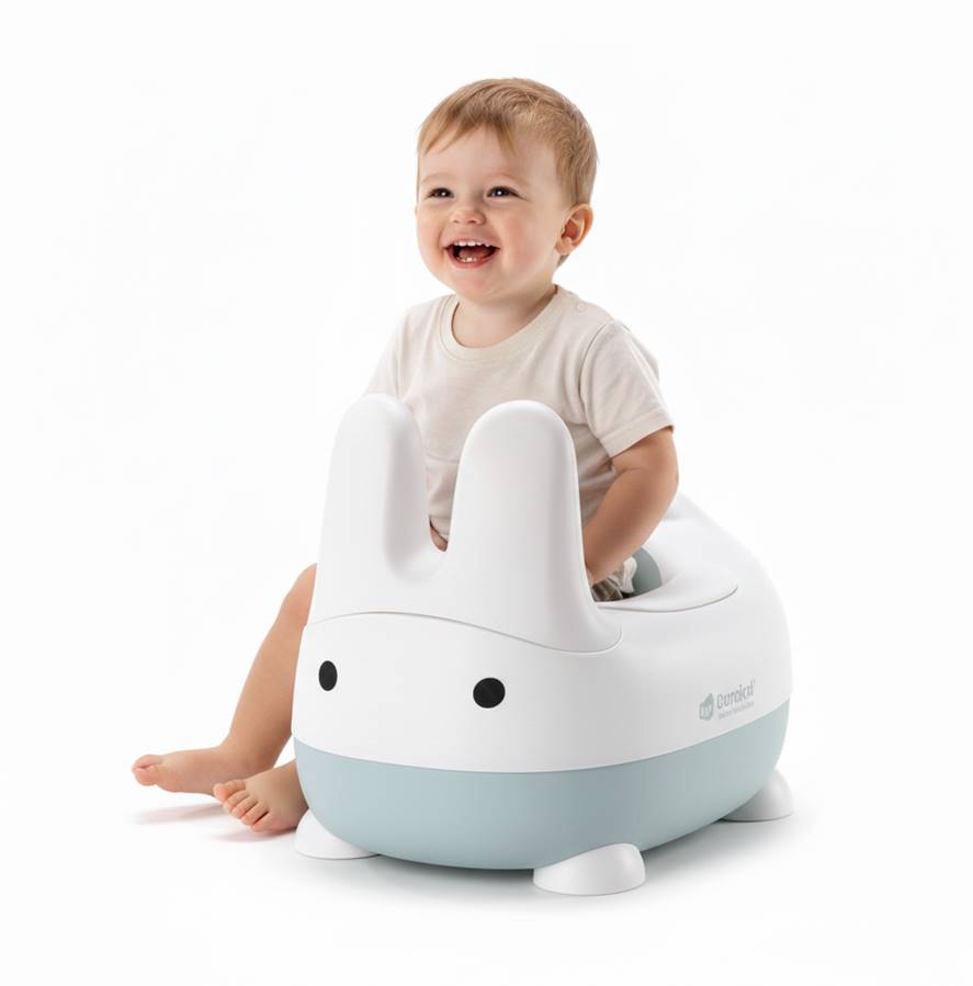 Chłopiec siedzi na nocniku dla chłopca Colibro NUKI Ocean.