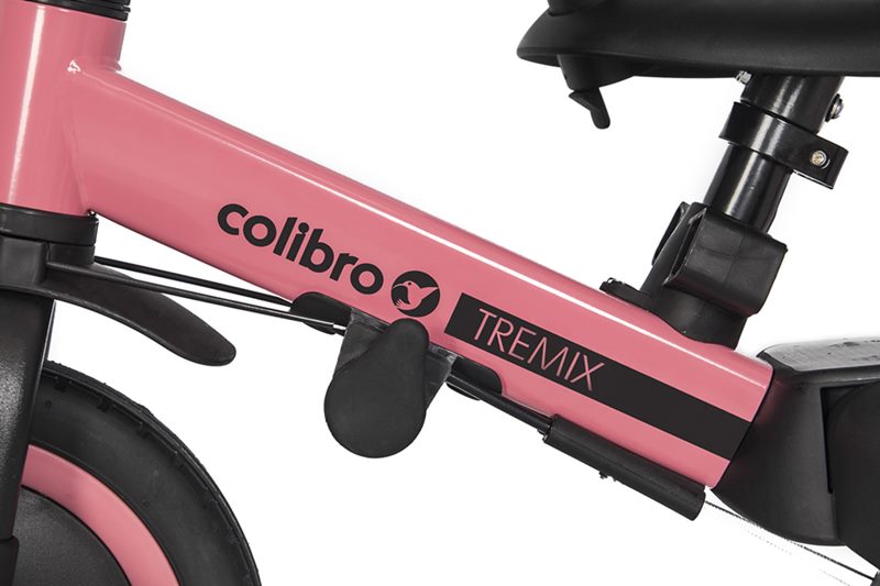 Zbliżenie na różową ramę rowerka dziecięcego Colibro Tremix UP Rose z widocznym logo