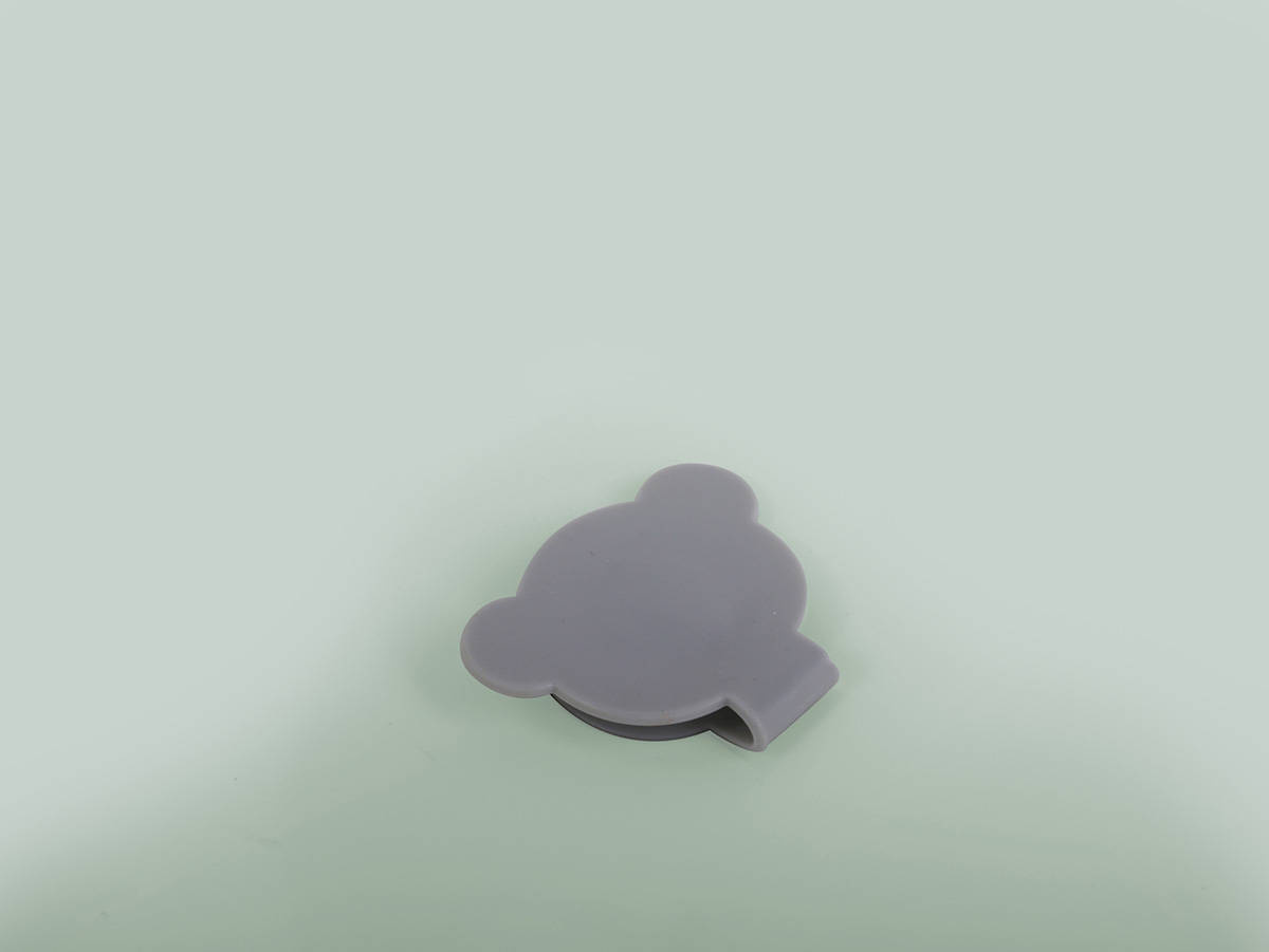 Szary gumowy zawór odpływowy do miętowej wanienki dziecięcej Colibro Spa 2w1.