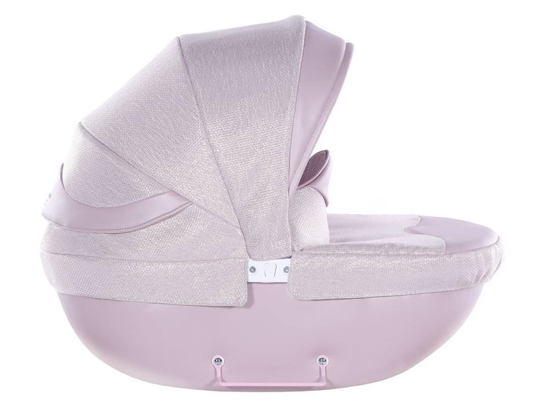 Głęboka gondola wózka dla lalek Junama Dolce Mini w kolorze pudrowego różu – elegancki i solidny model w stylu retro.