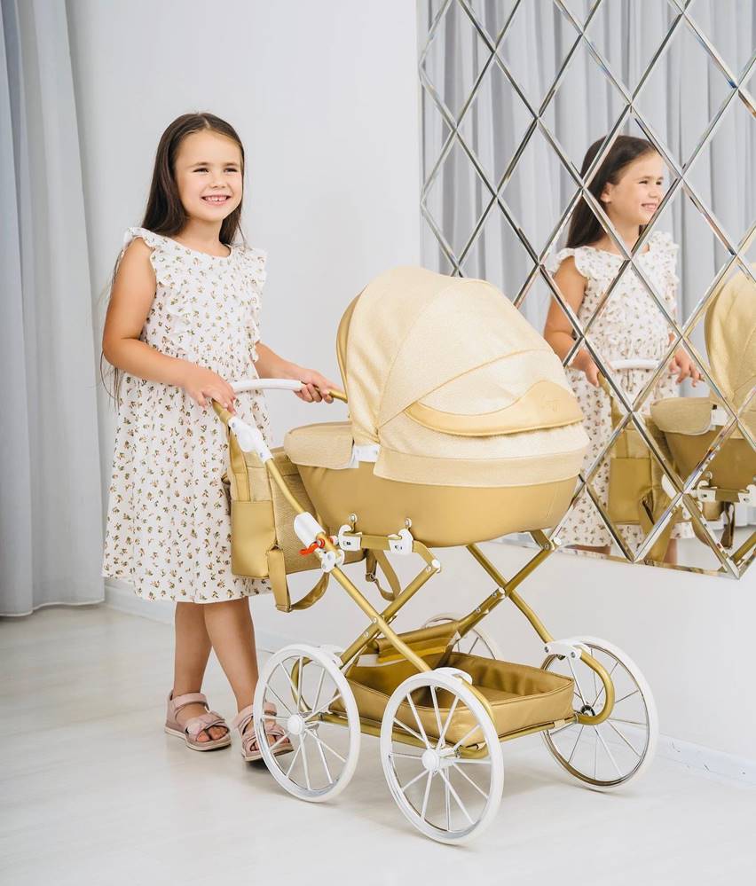 wózek o pokaźnej gondoli i piankowych cichych kołach . dadi-shop online