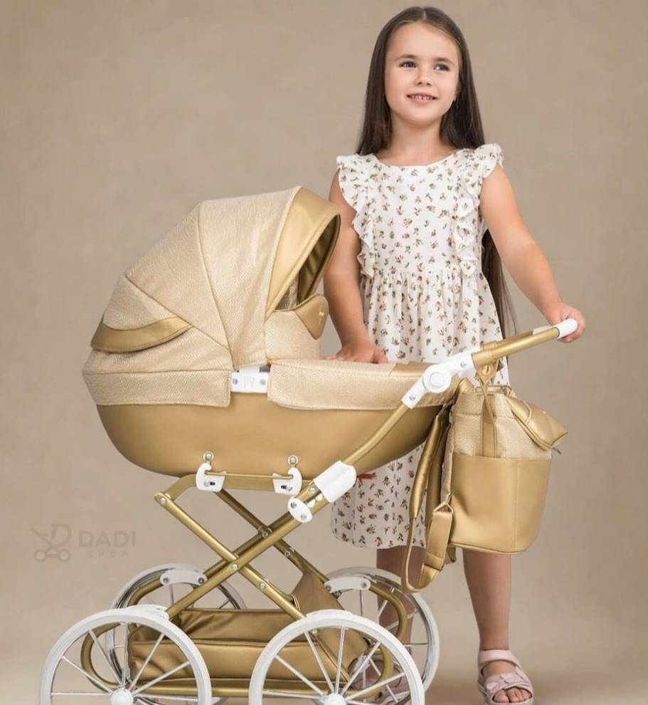 Tako Baby Dolce Mini Junama – złoty wózek dla lalek, sesja z dziewczynką, regulowana rączka, Dadi Shop, wózki dla lalek