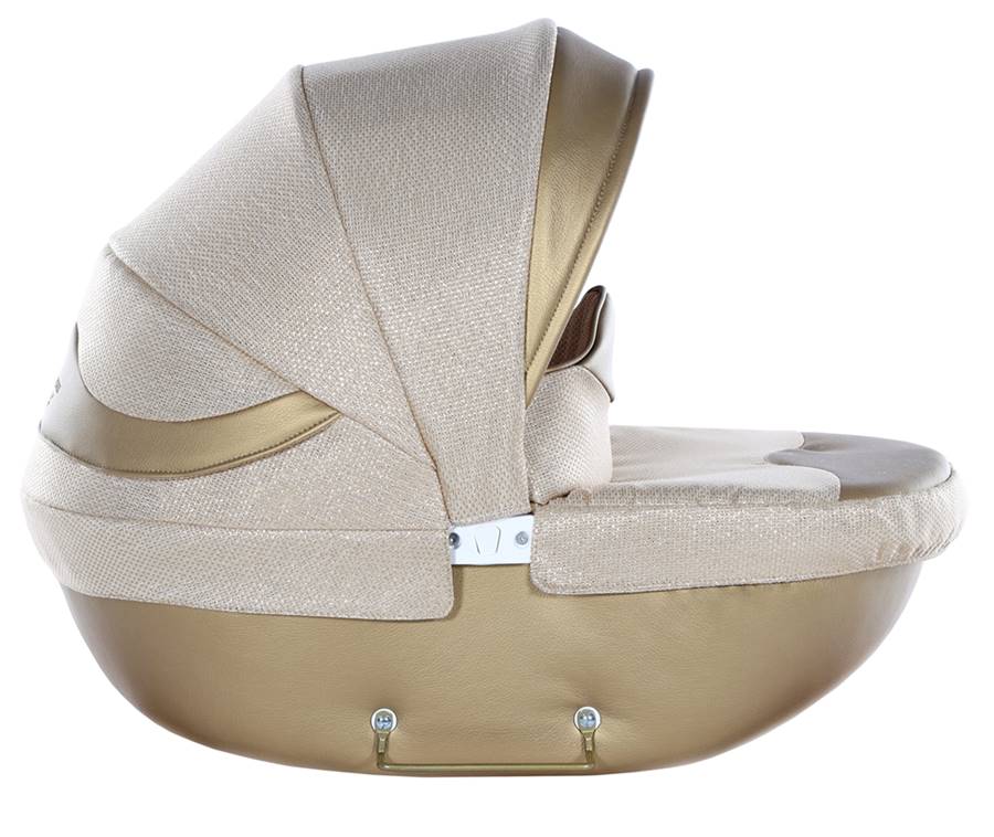 Wypinana gondola wózka dla lalek Junama Dolce Mini w kolorze złotym – elegancki, funkcjonalny model z lekkim stelażem i realistycznym wyglądem.