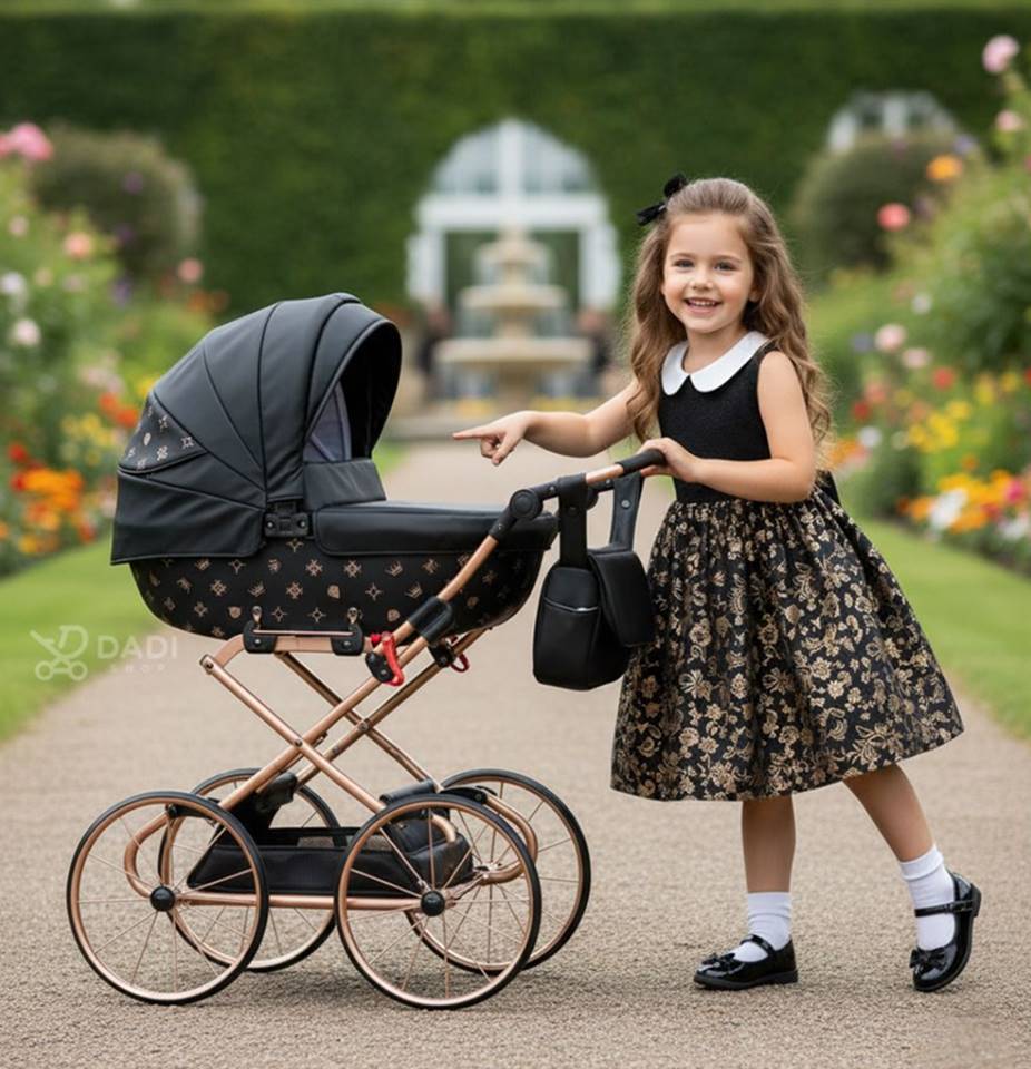 Wózek dla lalek Tako Imperial z dużymi retro kołami i regulowaną rączką — elegancki, stylowy i wygodny w prowadzeniu.
