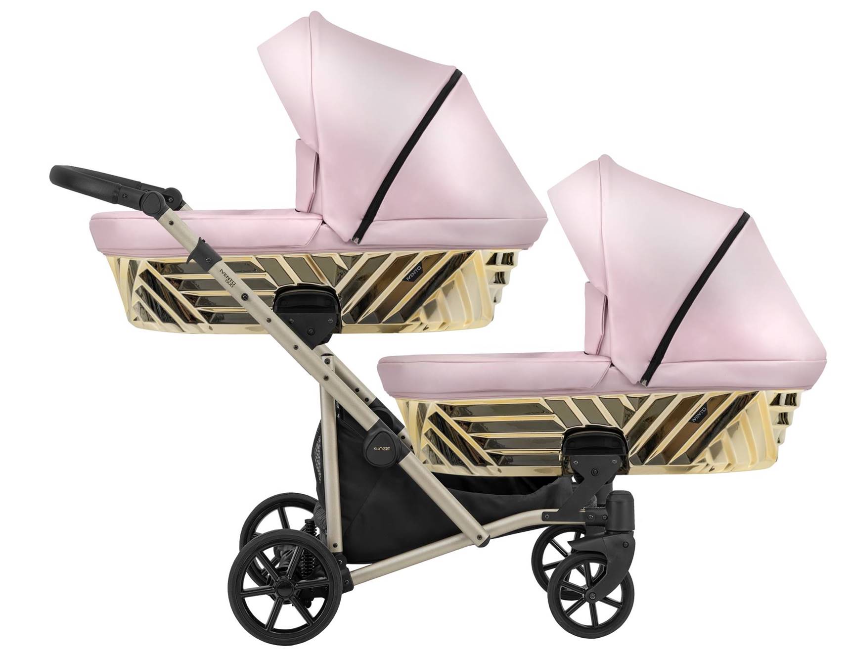 Wózek bliźniaczy 3w1 Kunert Ivento Duo Glam 20 – Pink Metallic ECO w pudrowym różu ze złotymi detalami. Elegancja, komfort i funkcjonalność dla bliźniaków.