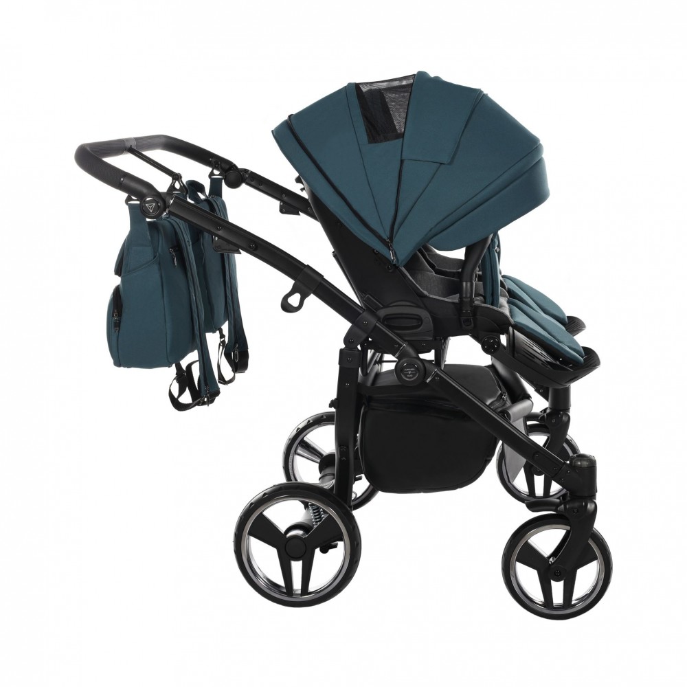 Junama Basic Duo Diamond twin stroller with ventilation panel in the canopy for children's comfort.