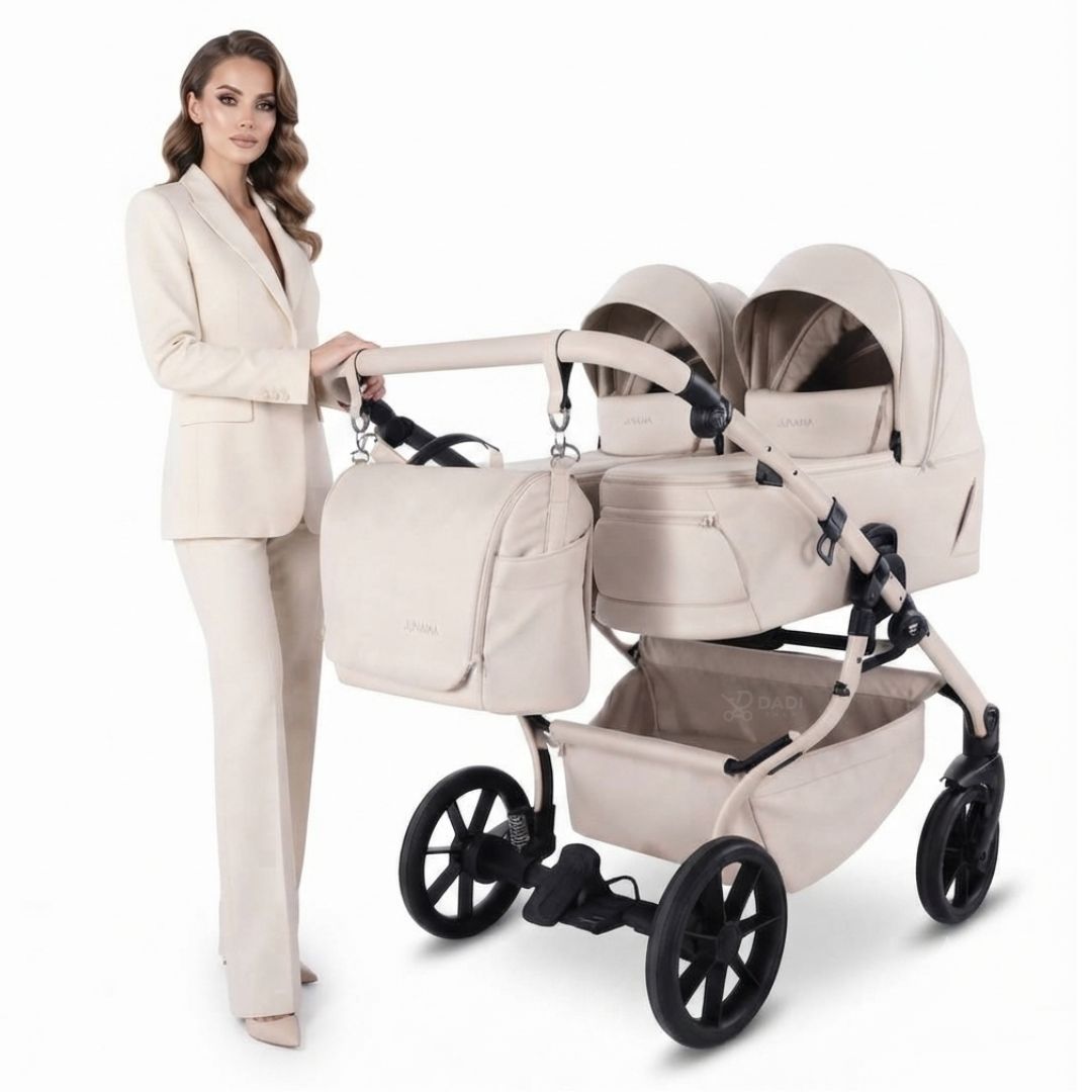 Studio zdjęcie wózka bliźniaczego JUNAMA DUO V4 3w1 Beige 02 z modelką, podkreślające elegancki design.