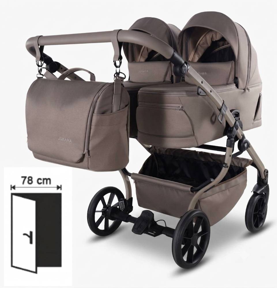 Głęboki wózek dla bliźniaków Junama Duo V4, model 03 cappuccino ze wskaźnikiem kompaktowej szerokości 78 cm.