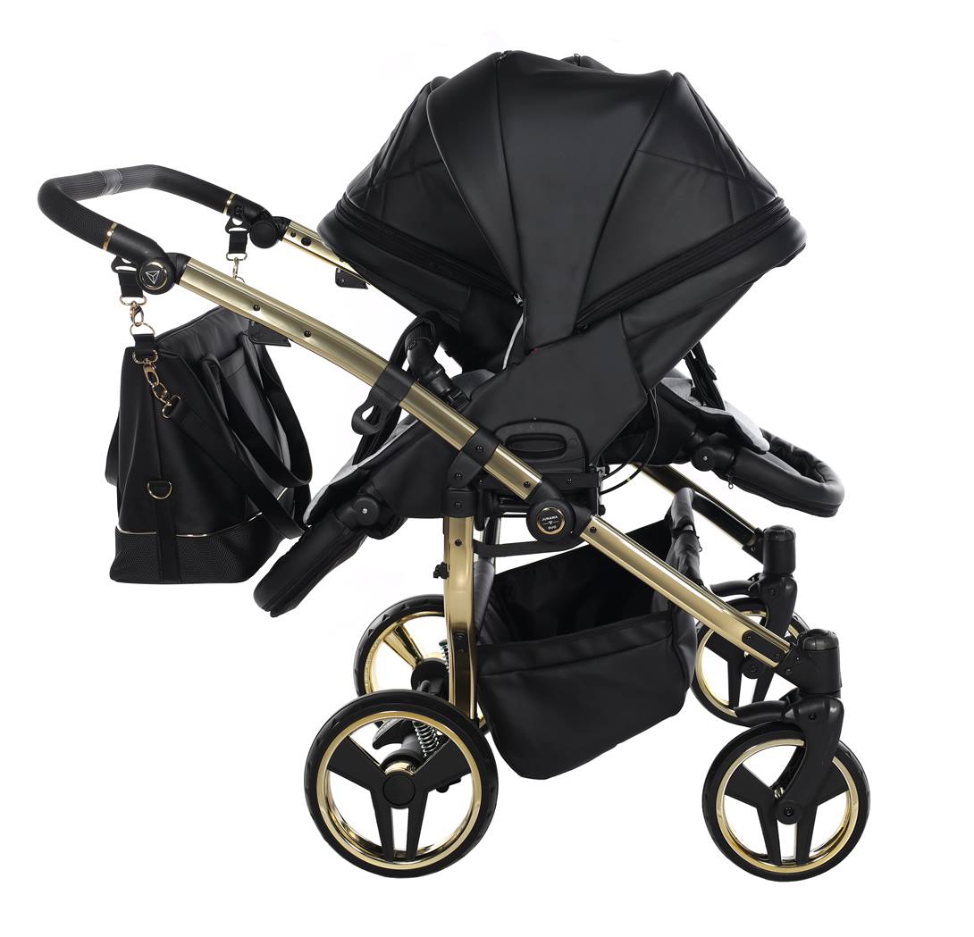 Spacerkowe siedziska wózka bliźniaczego Junama Duo V3 Eco Black Gold można montować przodem lub tyłem do jazdy.