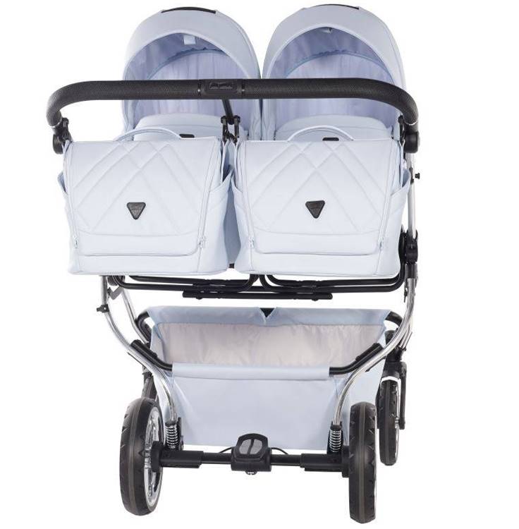 Junama Duo V3 Eco 05 – podwójny wózek Blue, widok stelaża z przodu, torby i kosz