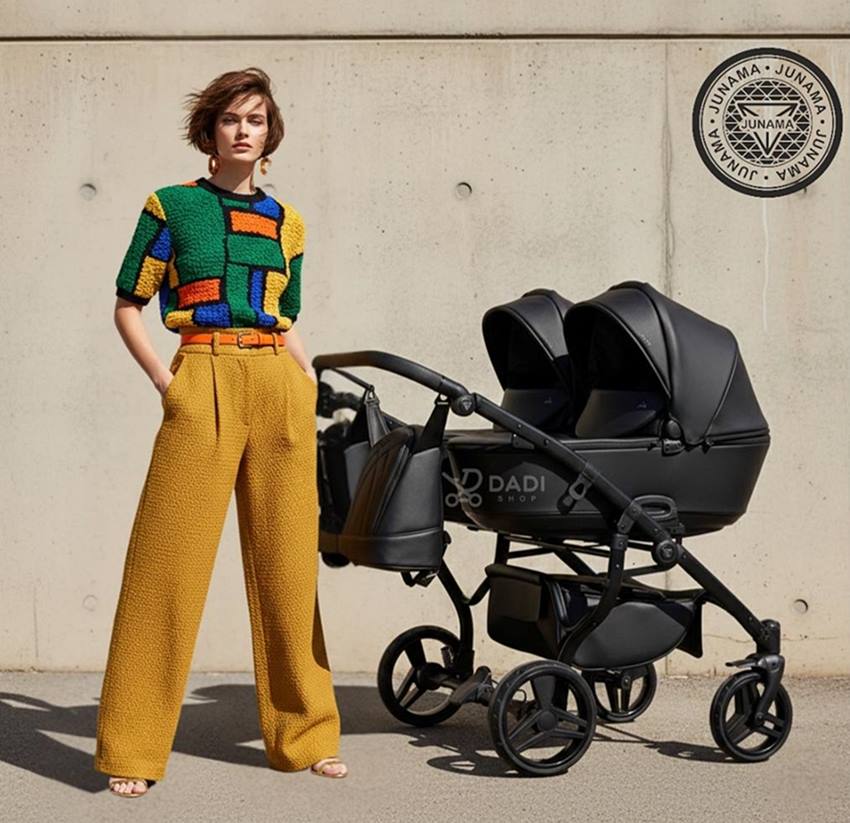 Junama Space Do Eco Black 03, wózek bliźniaczy, obok kobiety w eleganckim, kolorowym stroju, sesja modowa na ulicy,