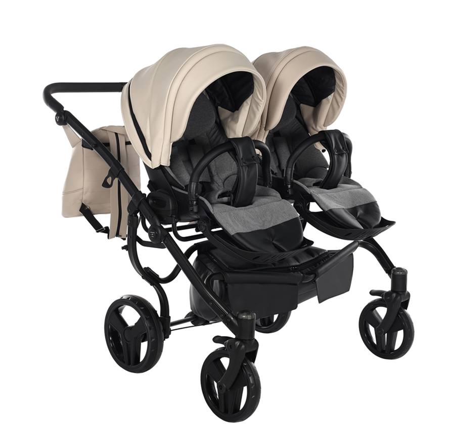 Beżowy wózek spacerowy bliźniaczy Junama Space Duo Eco 2w1 z siedziskami ustawionymi obok siebie, gotowy na komfortowy spacer dla dwójki dzieci.