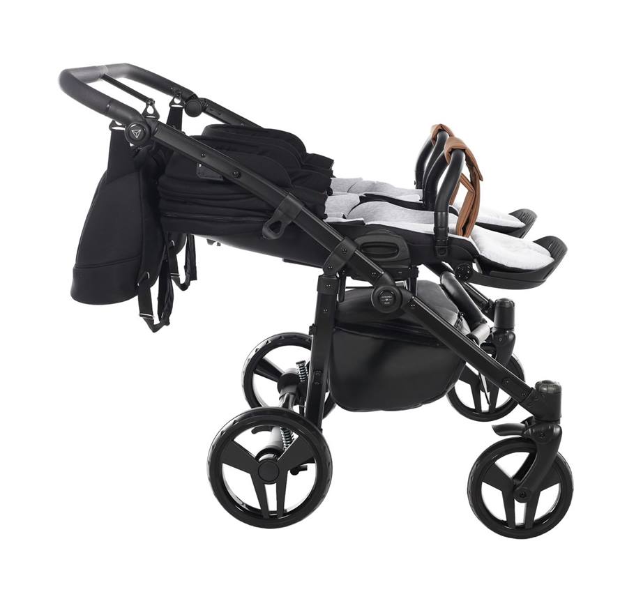 Spacerówki Junama Space Duo z regulowanymi oparciami do pozycji leżącej.