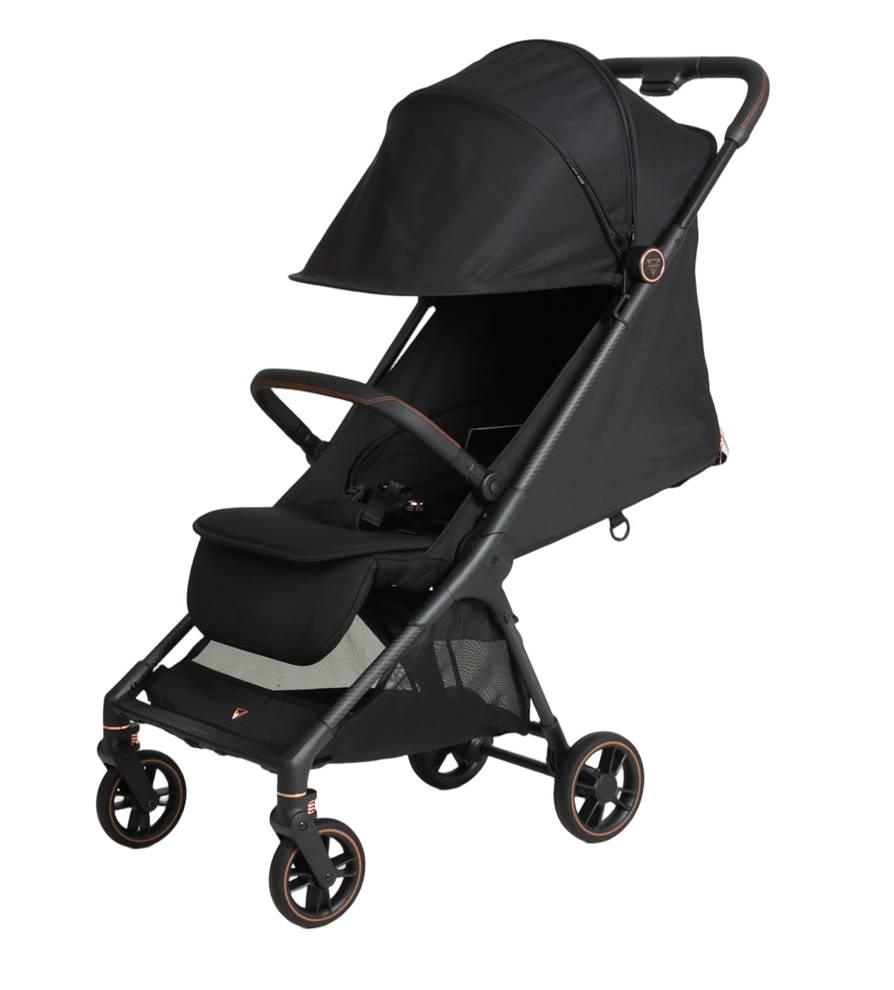 JUNAMA AVIATOR Carbon Black z rozłożoną budką przeciwsłoneczną UV chroniącą dziecko podczas spaceru