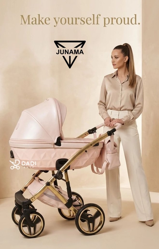 Wózek dziecięcy Junama Candy Premium w kolorze jasnoróżowym ze złotym stelażem i modelką.