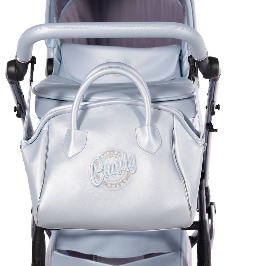 Torba do wózka junama Candy Premium blue zawieszona na rączce wózka