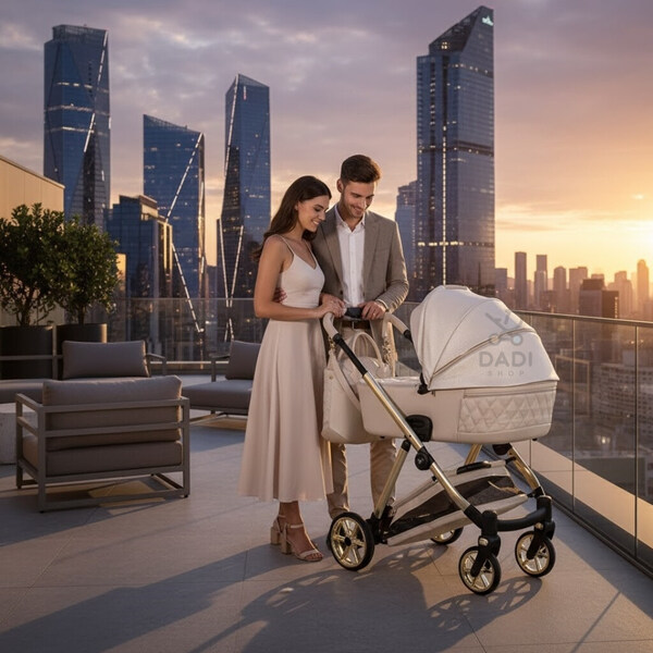 Romantyczna para z wózkiem Junama Ellegante Lame Beige na tarasie z widokiem na miasto o zachodzie słońca. Luksusowy, wielofunkcyjny wózek dla wymagających rodziców.