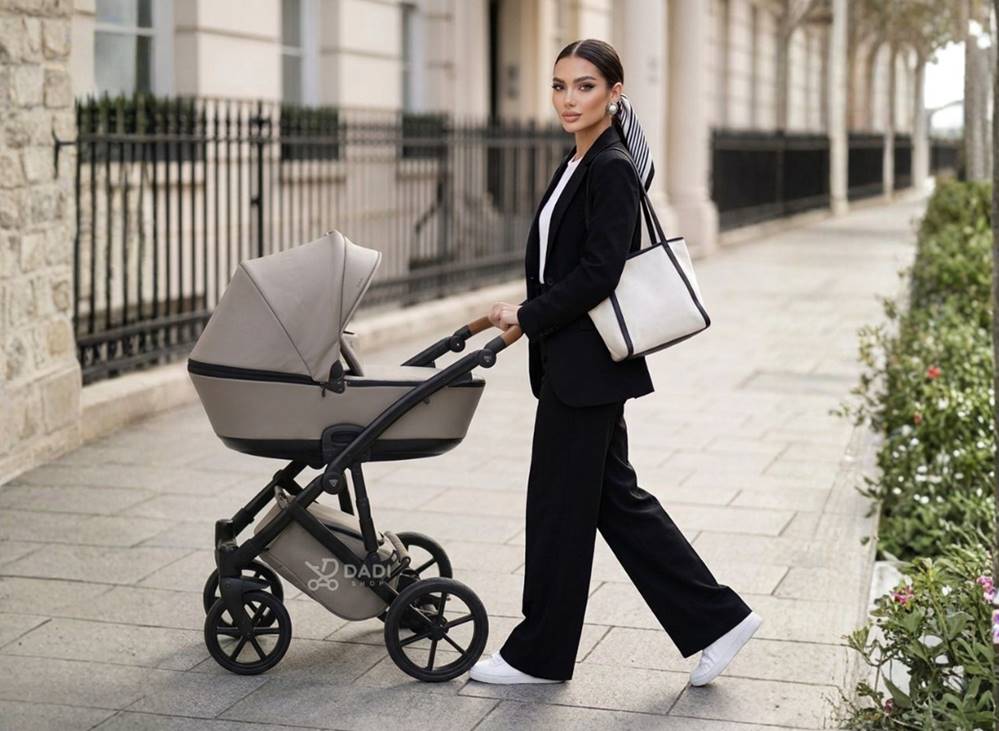 Junama Space pram outdoor session with galmour mom.