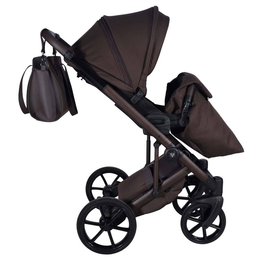 Spacerówka Junama Ellegante Termo 05 Chocolate w nowoczesnym stylu premium.