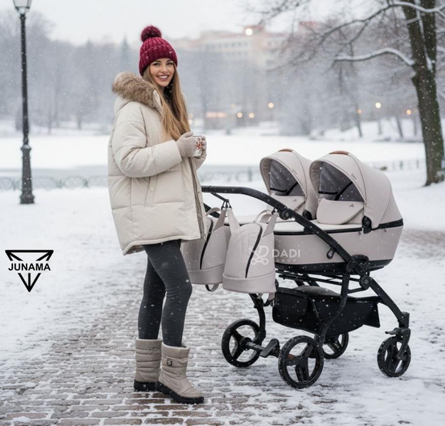 Wózek dla bliźniąt Junama Duo Space w wersji plener zimowy – elegancki wózek z gondolami obok siebie, idealny na zimowe spacery, dostępny w Dadi Shop.