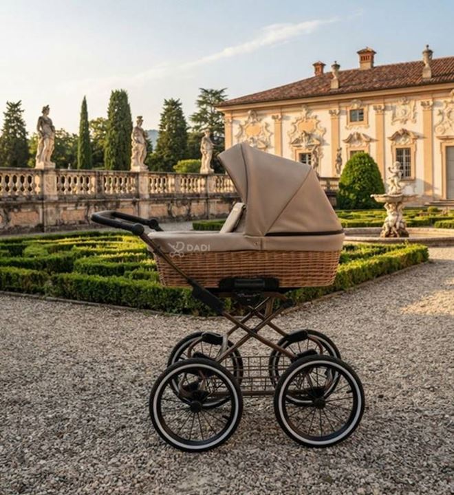 Wiklinowa gondola i klasyczne wykończenie wózka Kunert Romantic Classic