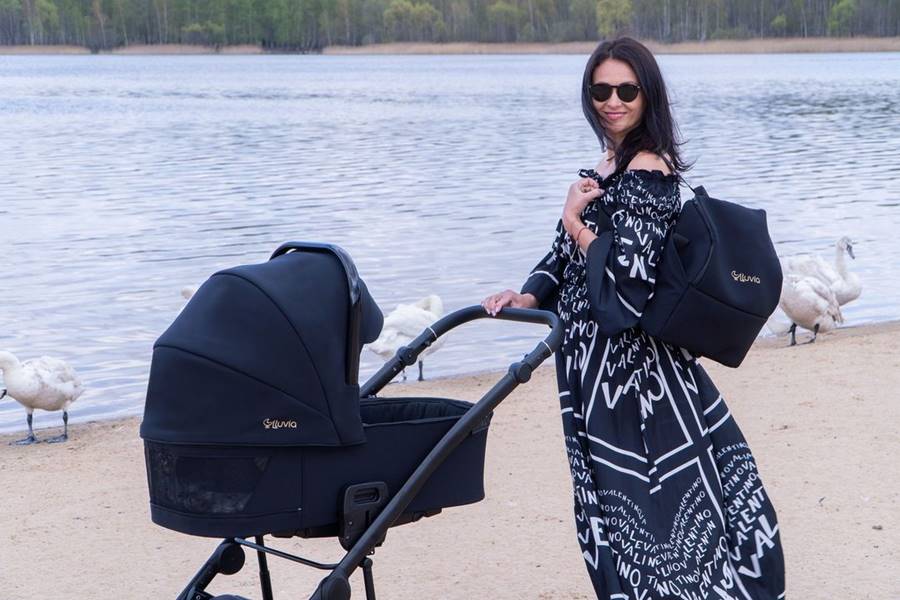 Wózek Lluvia od Milu Kids – prezentacja podczas spaceru, stylowy i praktyczny model dostępny w sklepie Dadi-Shop.