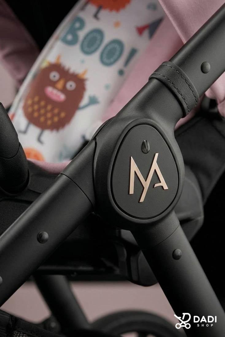 Eleganckie detale wózka spacerowego joy new natoni- logo rama.