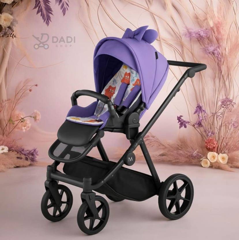 Zdjęcie wózka spacerowego Natoni Joy New w kolorze Very Peri (lawendowym). Wózek jest sfotografowany z przodu, ukazując jego elegancki, minimalistyczny design.