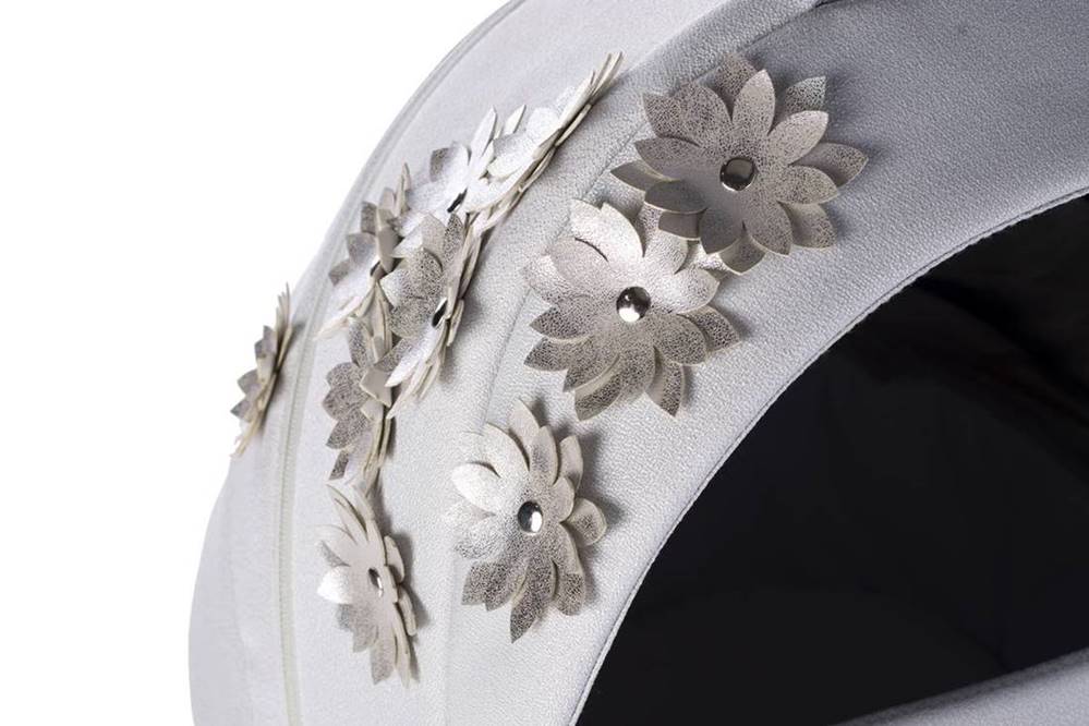 Detale na gondoli wózka Natoni Vespa Blossom Silver – srebrne kwiaty, elegancki i stylowy wózek dziecięcy, sklep Dadi Shop