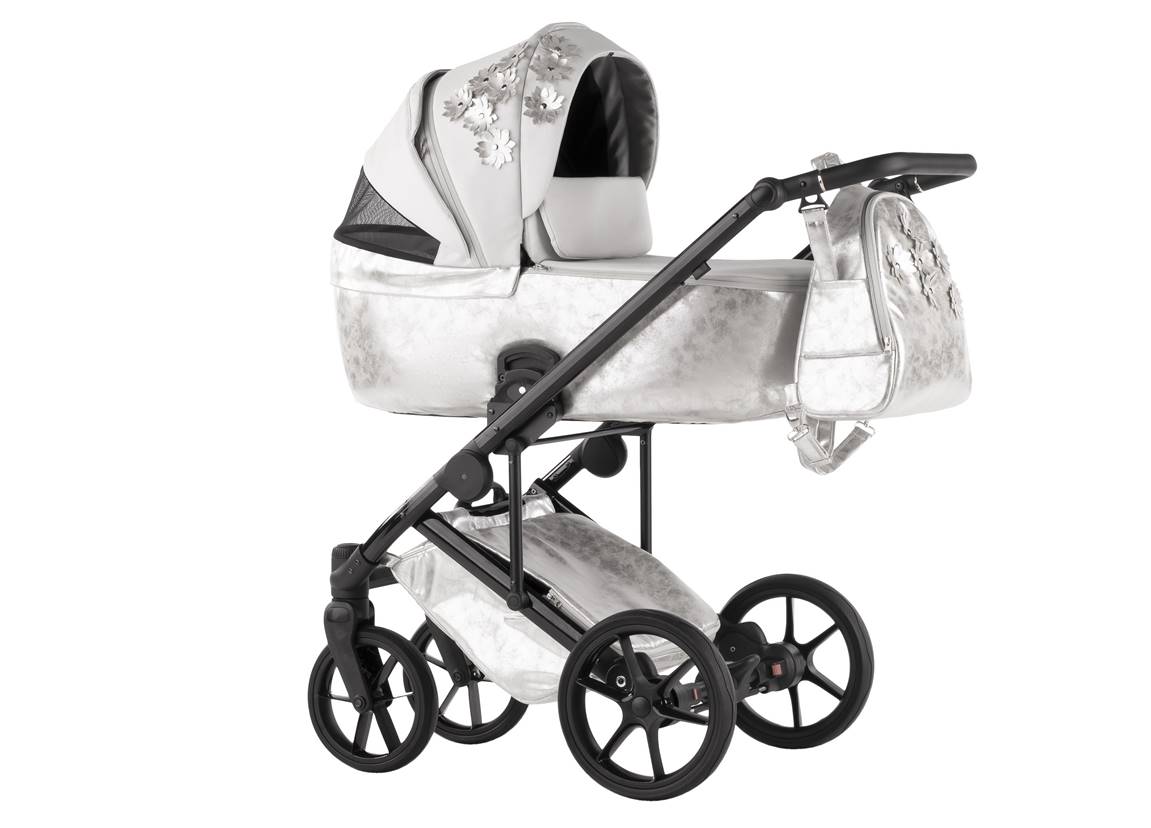 Wentylacja w gondoli wózka dziecięcego Natoni Vespa Blossom Silver – widok całego wózka głębokiego, funkcjonalny i stylowy, sklep Dadi Shop