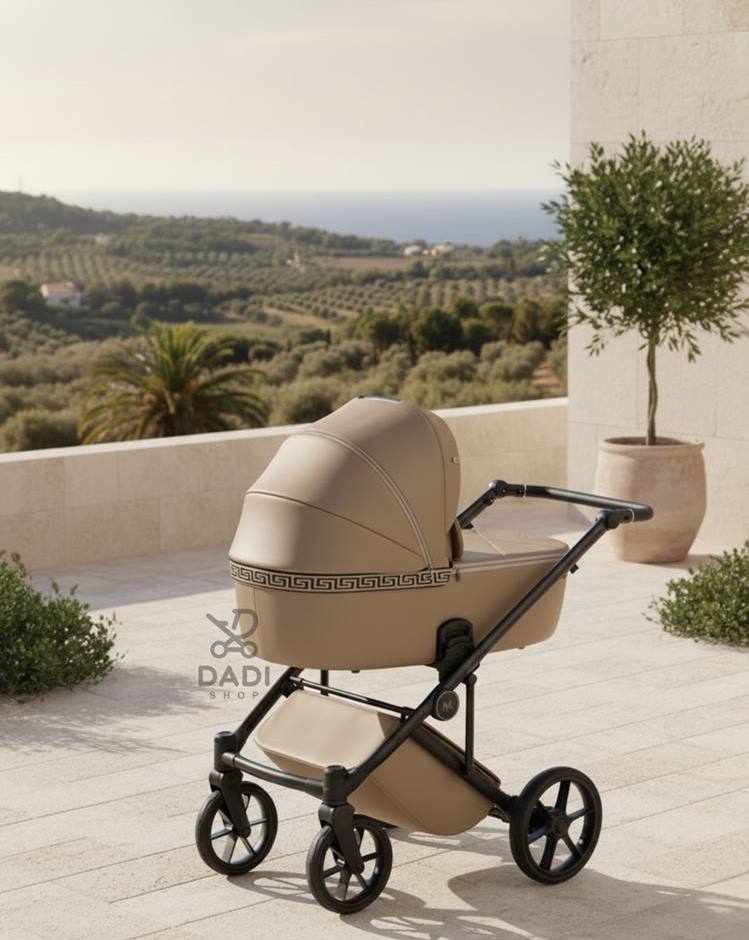 Stylowy, wielofunkcyjny wózek 4w1 Natoni Vespa Eco w kolorze beżowym, ustawiony w słonecznym plenerze Prowansji,