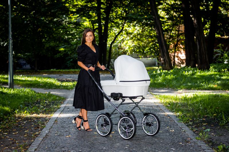 Wózek dziecięcy w stylu retro- duże koła i elegancja. Kunert Romantic