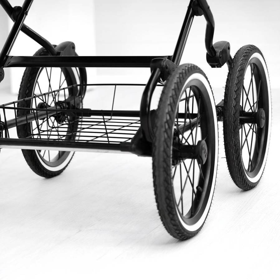 Duże retro koła i kosz na zakupy Kunert Romantic – zbliżenie na praktyczne detale wózka vintage.