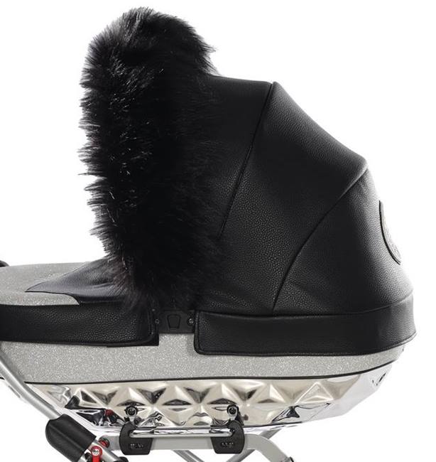 Czarne futerko JUNAMA | TAKO Baby na wózku dla lalek – elegancki dodatek, który podkreśla luksus i styl zabawy