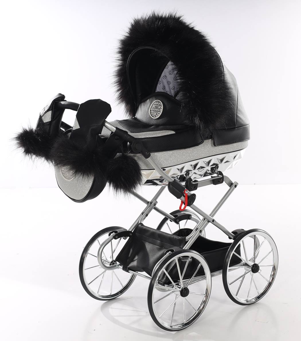 Czarne futerko JUNAMA na wózku dla lalek – luksusowy dodatek z drobnym brokatem, miękki i stylowy.