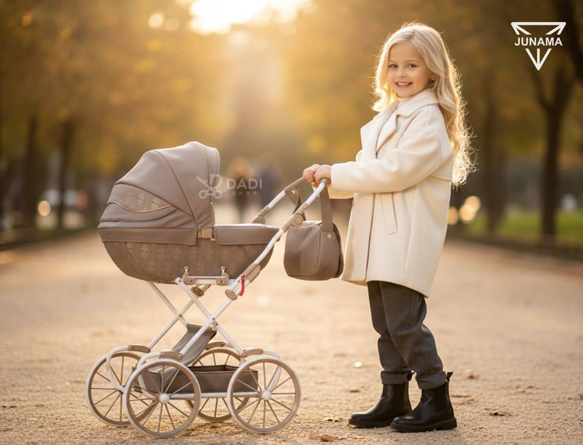 Wózek dla lalek Junama Art Deco Mini – idealny dla 5-letniej dziewczynki, sesja na spacerze. Dadi-shop