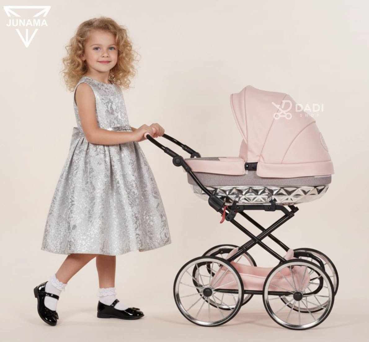 Dolls pram Junama HandCraft Mini Glitter 01 – różowy wózek dla lalek z przestronną gondolą, elegancki i ręcznie wykonany. dadi-shop