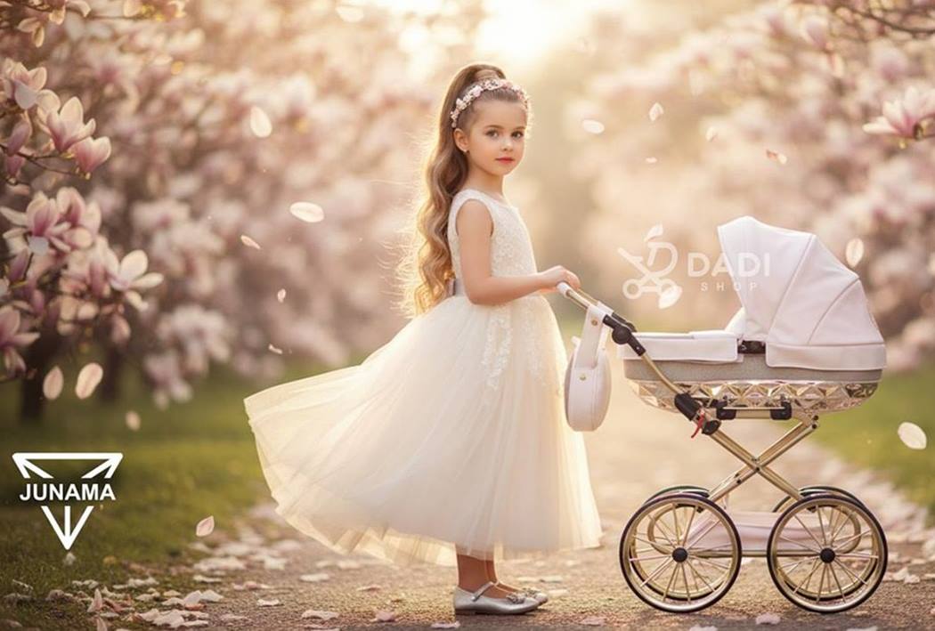 Wózek dla lalek dla 5-, 6- i 7-latki Junama Hand Craft Mini Glitter – stylowa sesja wiosenna w plenerze, elegancka zabawka premium od Dadi-Shop.