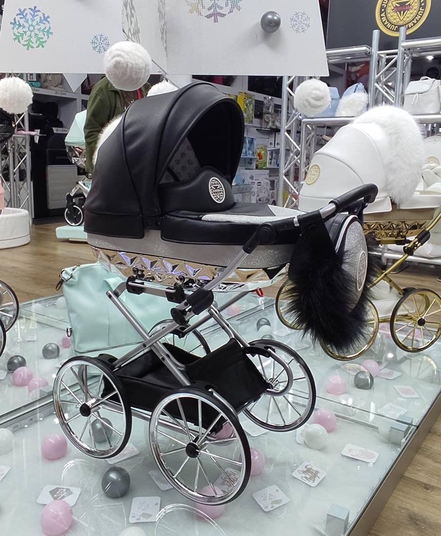 Realne zdjęcie wózka Junama Hand Craft Mini Glitter Black Silver 03 wykonane w salonie Dadi-Shop.