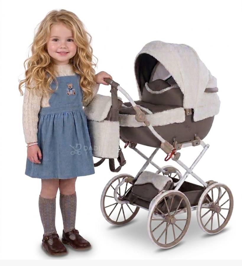 Beżowy wózek dla lalek Junama Mocha Dream Mini na dużych, klasycznych kołach, elegancki design w stylu retro dla dziewczynki